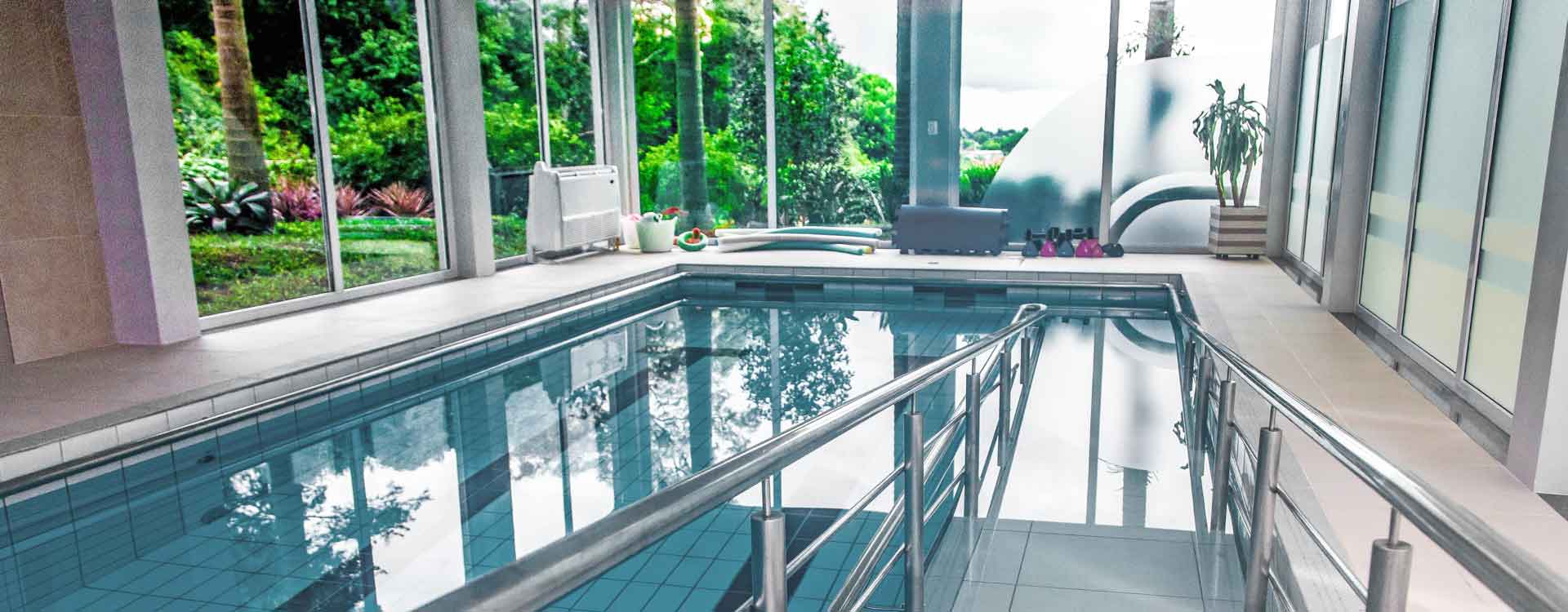 Piscina terapêutica da clínica